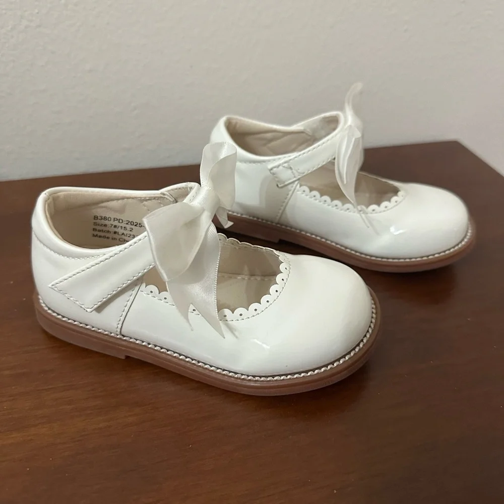 Girls White Bow Mary Jane Dress Shoes by Flora & Flora